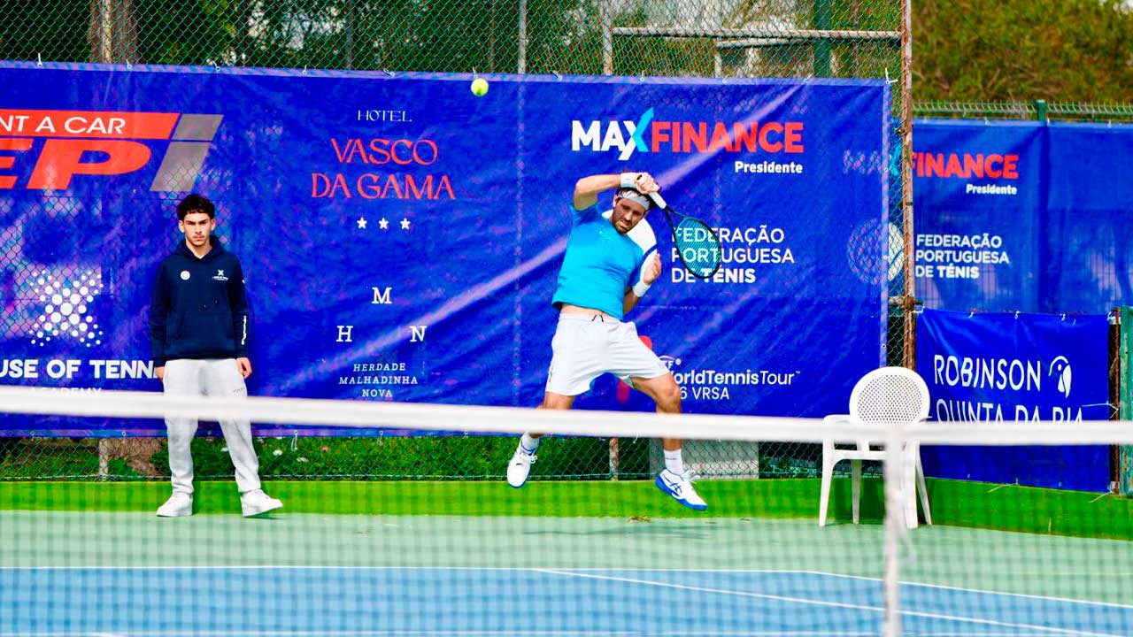 Domingues e Elias avançam no Open de Vila Real de Santo António e garantem presença nos quartos do torneio que integra o ranking mundial do ATP Tour.