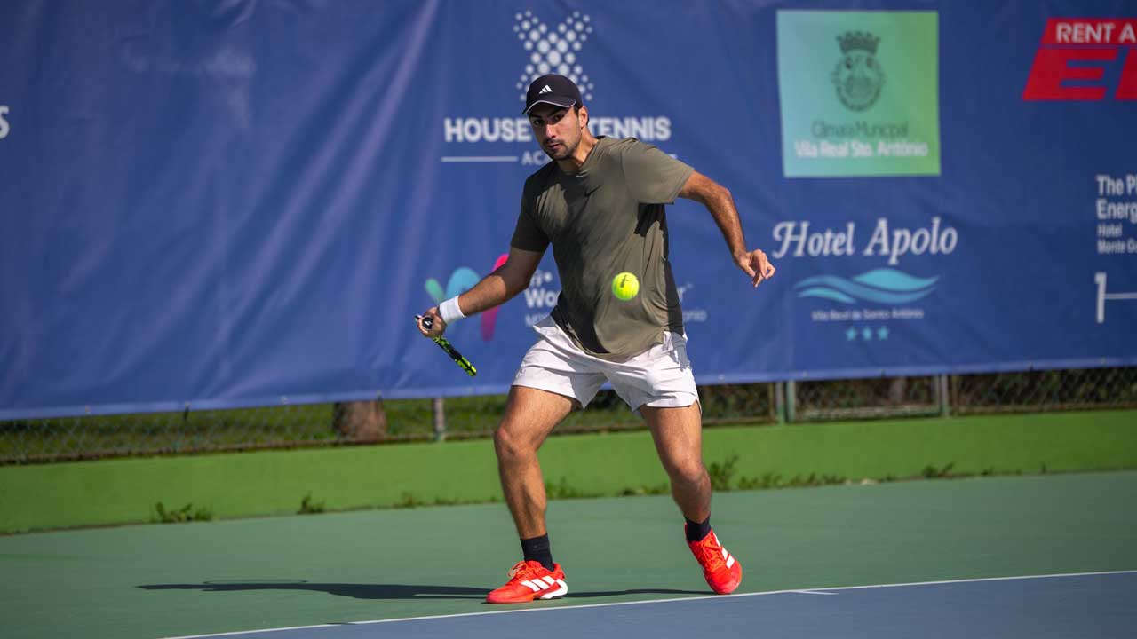 Domingues e Elias avançam no Open de Vila Real de Santo António e garantem presença nos quartos do torneio que integra o ranking mundial do ATP Tour.