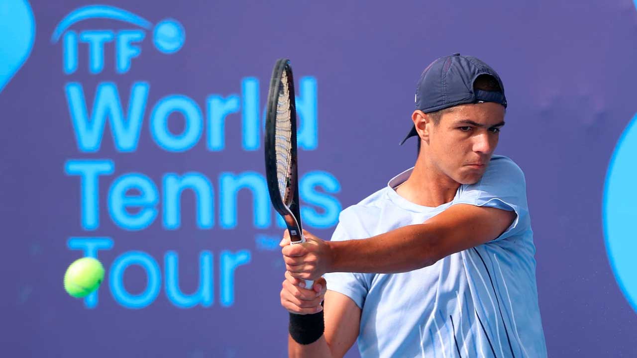 Cinco portugueses seguem para a segunda ronda do Vale do Lobo Open após vitórias de Pereira, Cação e Tomás Luís no ITF M25 algarvio.