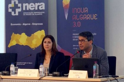 Algarve abre candidaturas para plano que apoia 15 PME do turismo na adoção de Inteligência Artificial e Robótica.