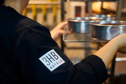 Campanha de recrutamento destina-se a reforçar equipas nas áreas de hotelaria para a próxima época turística.