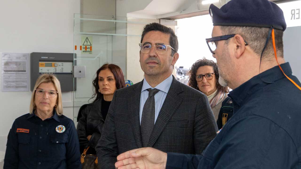 Albufeira inaugura novo Espaço da Proteção Civil na Rua 5 de Outubro para reforçar prevenção e preparação da população.