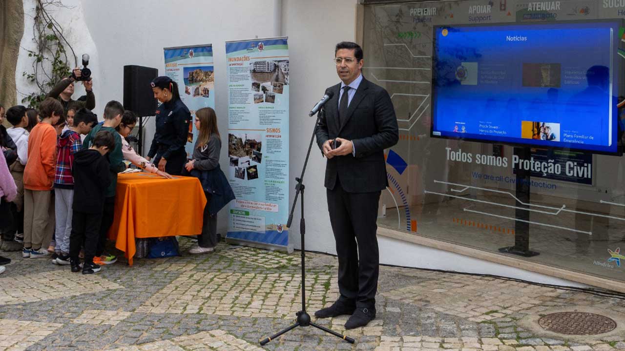 Albufeira inaugura novo Espaço da Proteção Civil na Rua 5 de Outubro para reforçar prevenção e preparação da população.