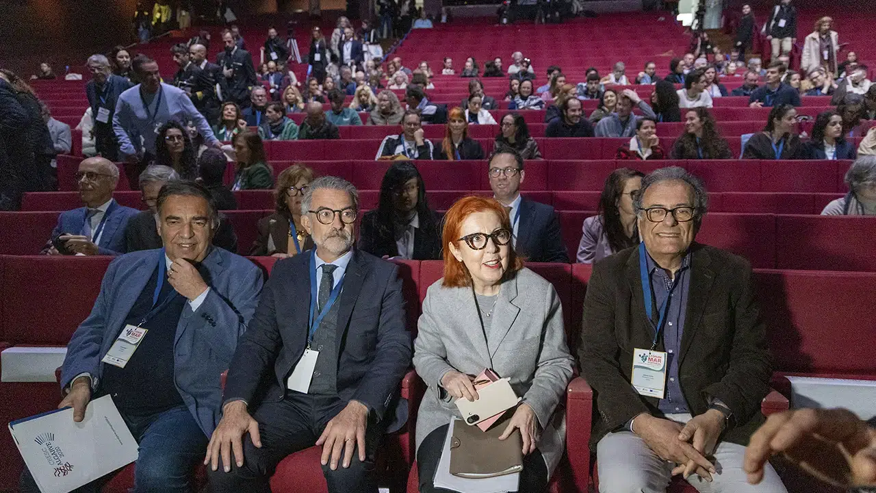 Os 16 municípios formalizam no Fórum Mar Portugal o compromisso «Algarve Capital Natural» para valorizar ecossistemas marinhos e reforçar economia azul regional.