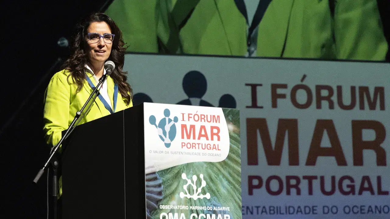 Os 16 municípios formalizam no Fórum Mar Portugal o compromisso «Algarve Capital Natural» para valorizar ecossistemas marinhos e reforçar economia azul regional.