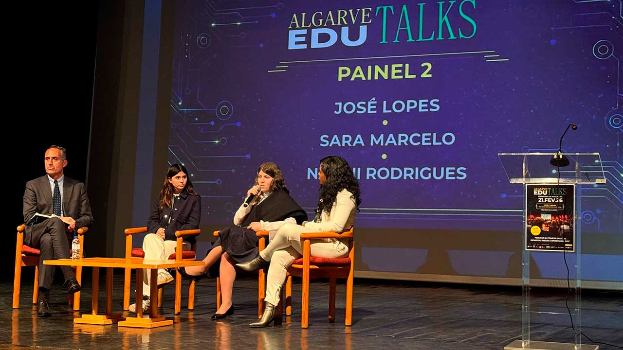 Algarve EduTalks junta 150 participantes em São Brás para discutir educação digital, inteligência artificial e papel estratégico das famílias.