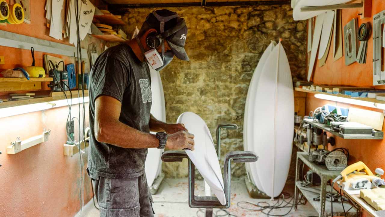 Concerto solidário em São Brás quer ajudar reconstrução da Ferox, fábrica de pranchas destruída por incêndio no início do ano.