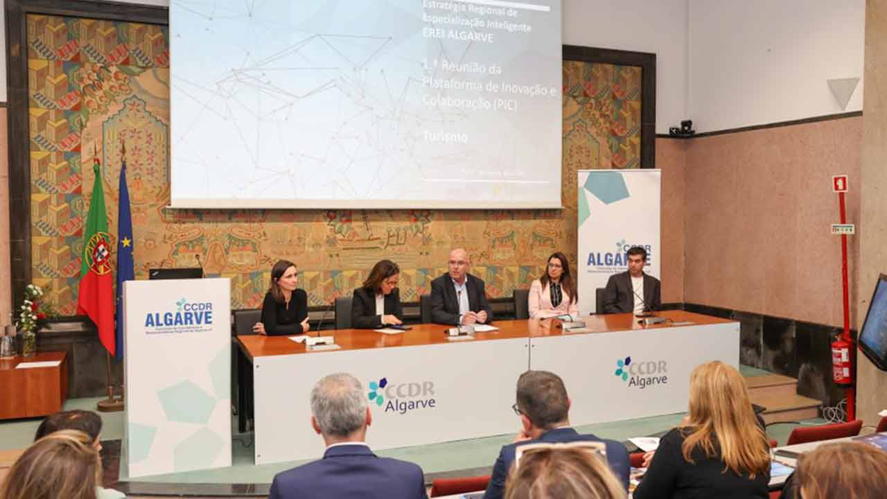 Fundos europeus do ALGARVE 2030 vão apoiar 15 PME do turismo do Algarve na adoção de inteligência artificial e robótica para acelerar a inovação no setor.