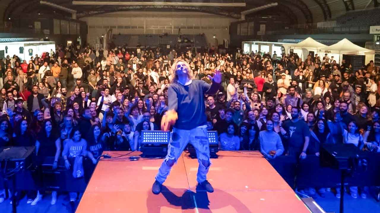 Skaters e atletas de BMX no Fusion Fest no Portimão Arena.