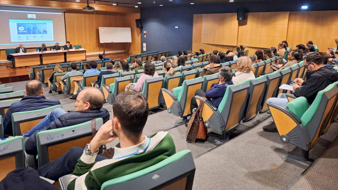Congresso de Medicina da ULS Algarve reuniu profissionais e investigadores para discutir inovação clínica e investigação em saúde.