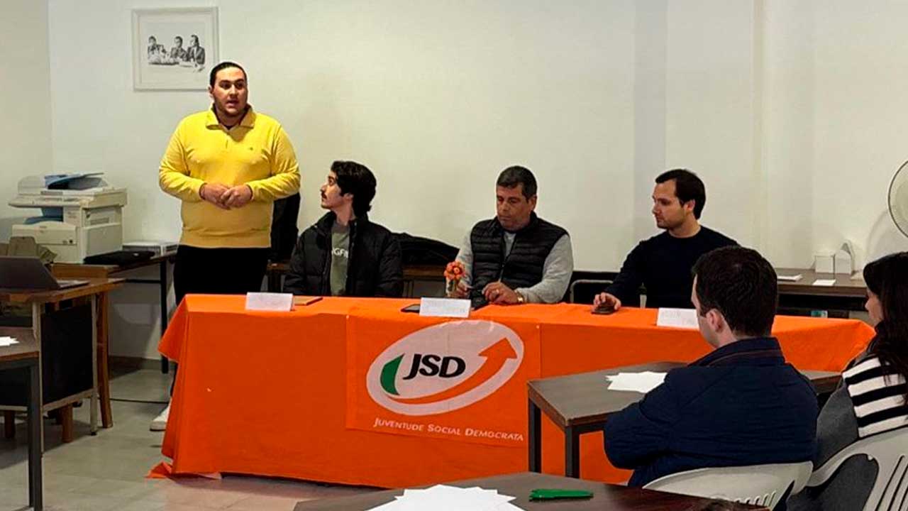 JSD Algarve reúne militantes em Olhão para encontro distrital de concelhias, com debates sobre drogas leves, serviço militar obrigatório e regionalização.