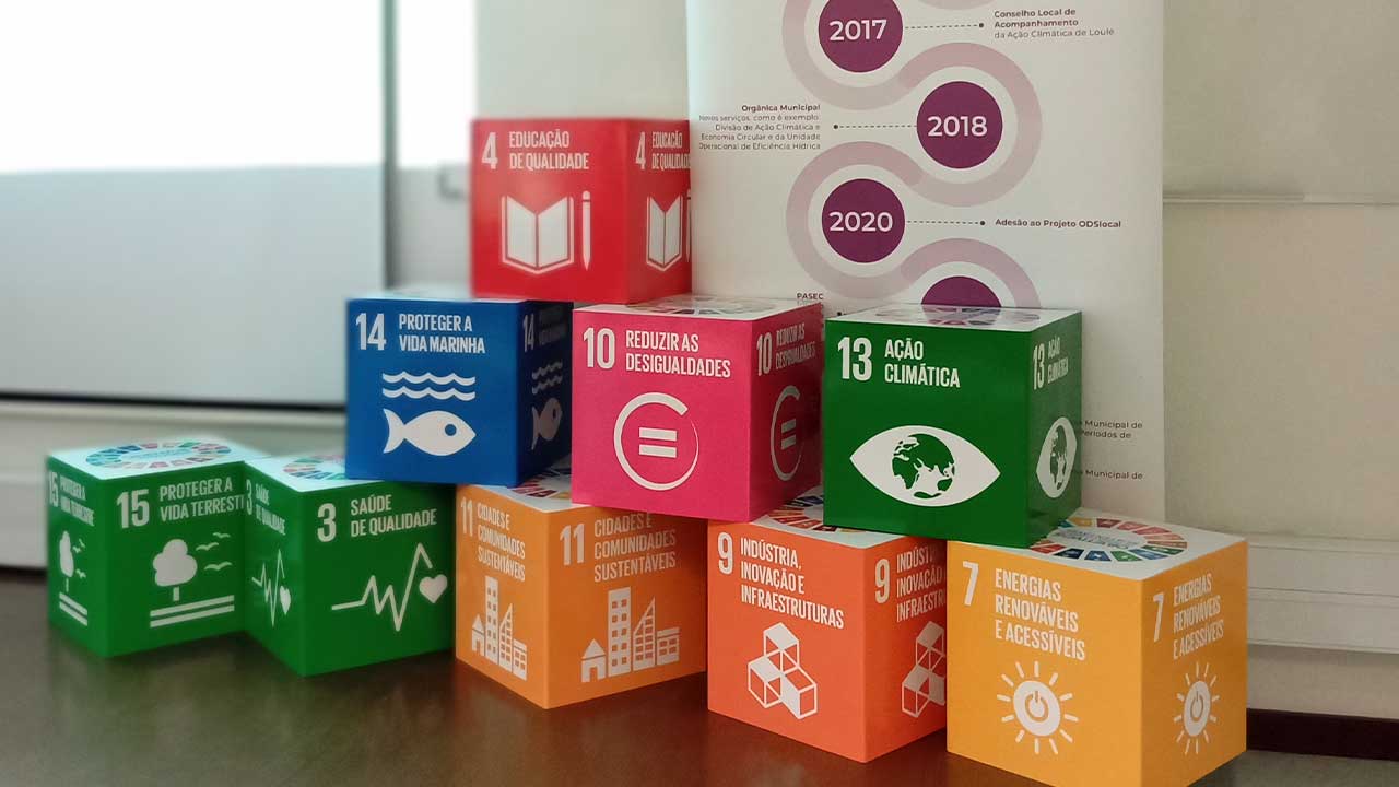 Loulé sensibiliza mais de 110 alunos para a literacia climática, com sessões sobre emissões, pegada carbónica e sustentabilidade.