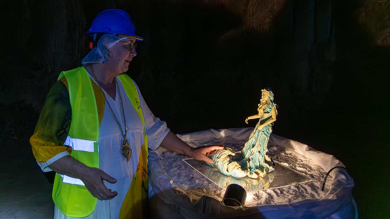 Exposição «Os Cinco Elementos» desce a 230 metros na mina de sal-gema de Loulé e propõe uma experiência sensorial única no subsolo.