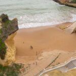 Ministra do Ambiente visitou Albufeira para avaliar danos das tempestades nas arribas e nas praias Maria Luísa e do Peneco.