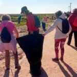 Atividade ambiental junta seniores no Parque Ribeirinho de Olhão e termina com ação de limpeza para reforçar ligação da comunidade à Ria Formosa.