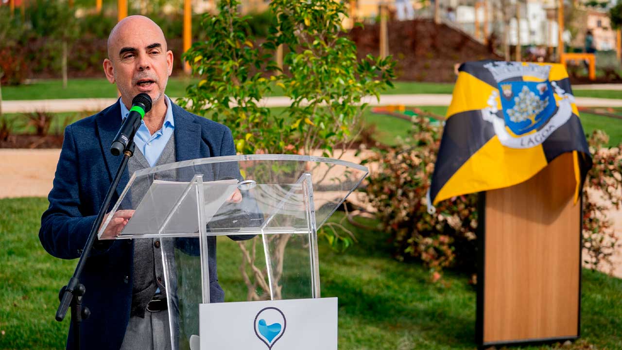 Lagoa inaugura Parque Urbano do Parchal com 33 mil m², incluindo equipamentos de lazer, árvores e zonas de convívio pensadas para a população.