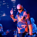 Pedro Abrunhosa encheu o Auditório Municipal Maria Barroso, em Olhão, com concerto que assinalou o 17.º aniversário do equipamento cultural.