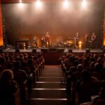 Pedro Abrunhosa encheu o Auditório Municipal Maria Barroso, em Olhão, com concerto que assinalou o 17.º aniversário do equipamento cultural.