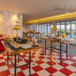 Pestana Alvor South Beach reabre e crianças até 16 anos não pagam estadia em reservas até 30 de abril, desde que partilhem quarto com os pais.