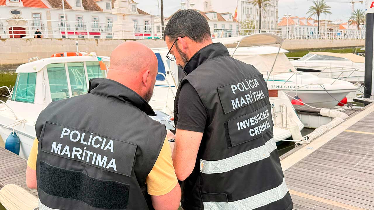 Polícia Marítima deteta 10 infrações em Tavira e VRSA, com mais de 300 embarcações fiscalizadas e apreensão de material com indícios de viciação.