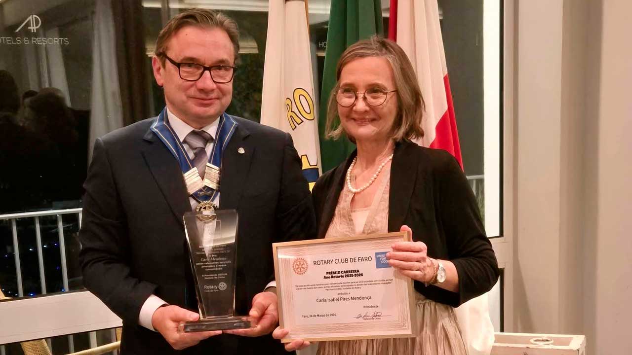 Rotary de Faro distingue Pablo Urbina e Carla Mendonça por percursos de excelência nas áreas da cultura e da saúde.