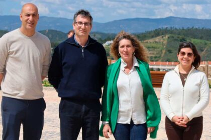 Silves requalifica estacionamento na Rua do Saco por 193 mil euros, com intervenção que melhora segurança, organização e condições de utilização do espaço.