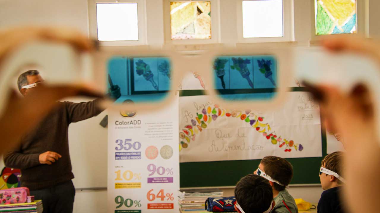 VRSA reforça inclusão nas escolas com rastreios visuais, após 83 alunos com alterações visuais e seis casos de daltonismo terem sido identificados no concelho.