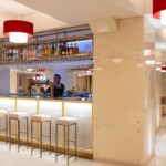 Vila Galé Ampalius renova espaços e reforça oferta em Vilamoura, com novos ambientes no bar e restaurante e melhoria da experiência junto à marina.