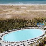Wine & Books by the Sea abre resort de 250 quartos nos Salgados, em Albufeira, com cinco restaurantes e spa de luxo.