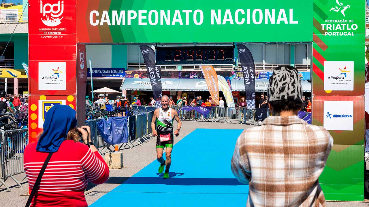 Campeões nacionais triatlo foram decididos em Albufeira, onde Gustavo do Canto e Maria Tomé venceram a prova de super sprint com mais de 300 atletas.