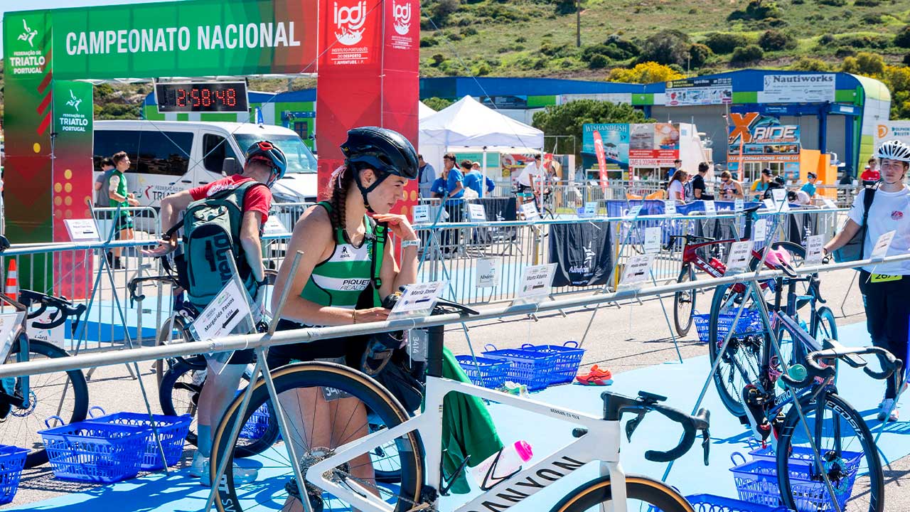 Campeões nacionais triatlo foram decididos em Albufeira, onde Gustavo do Canto e Maria Tomé venceram a prova de super sprint com mais de 300 atletas.