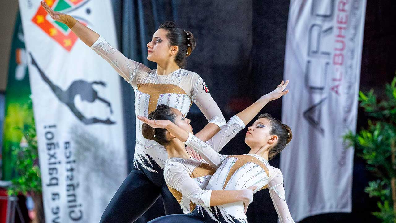 450 atletas marcam Taça de Portugal de Ginástica Acrobática em Albufeira, com 21 clubes e domínio de Sporting e Ginásio Clube de Tomar na competição.