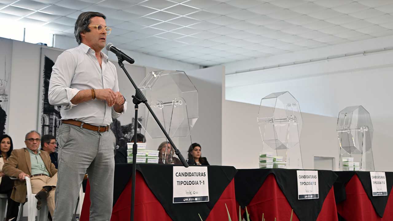 Loulé atribui 117 casas na maior operação de habitação pública do concelho com fogos em Loulé, Salir, Quarteira e Almancil para famílias elegíveis.