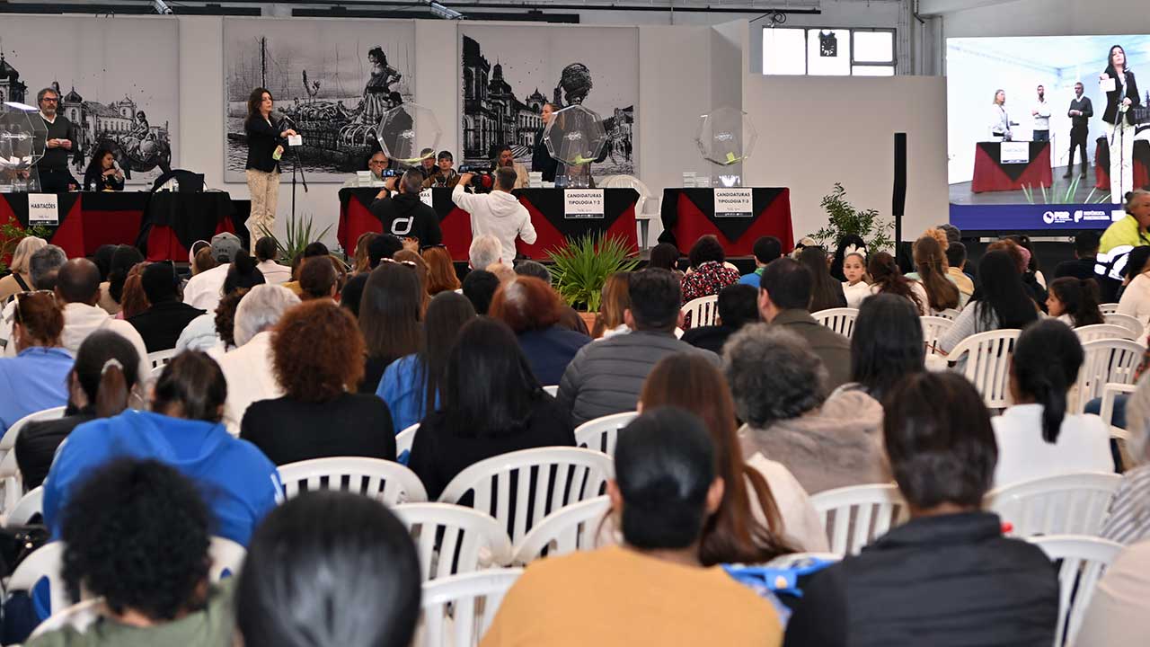 Loulé atribui 117 casas na maior operação de habitação pública do concelho com fogos em Loulé, Salir, Quarteira e Almancil para famílias elegíveis.