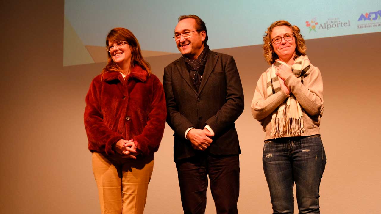 São Brás distingue 63 alunos com prémios de mérito, numa cerimónia que reuniu comunidade educativa e destacou também o Desporto Escolar.