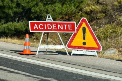 Tráfego na A22 aumenta após fim das portagens e faz subir acidentes, com dados da GNR a indicarem mais feridos e maior pressão na Via do Infante.