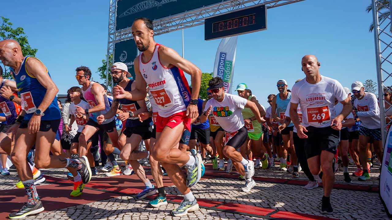 Corrida da Liberdade e Europeu de Trampolins lideram agenda de abril em Portimão com 700 ginastas, windsurf, desporto motorizado e atividades gratuitas.
