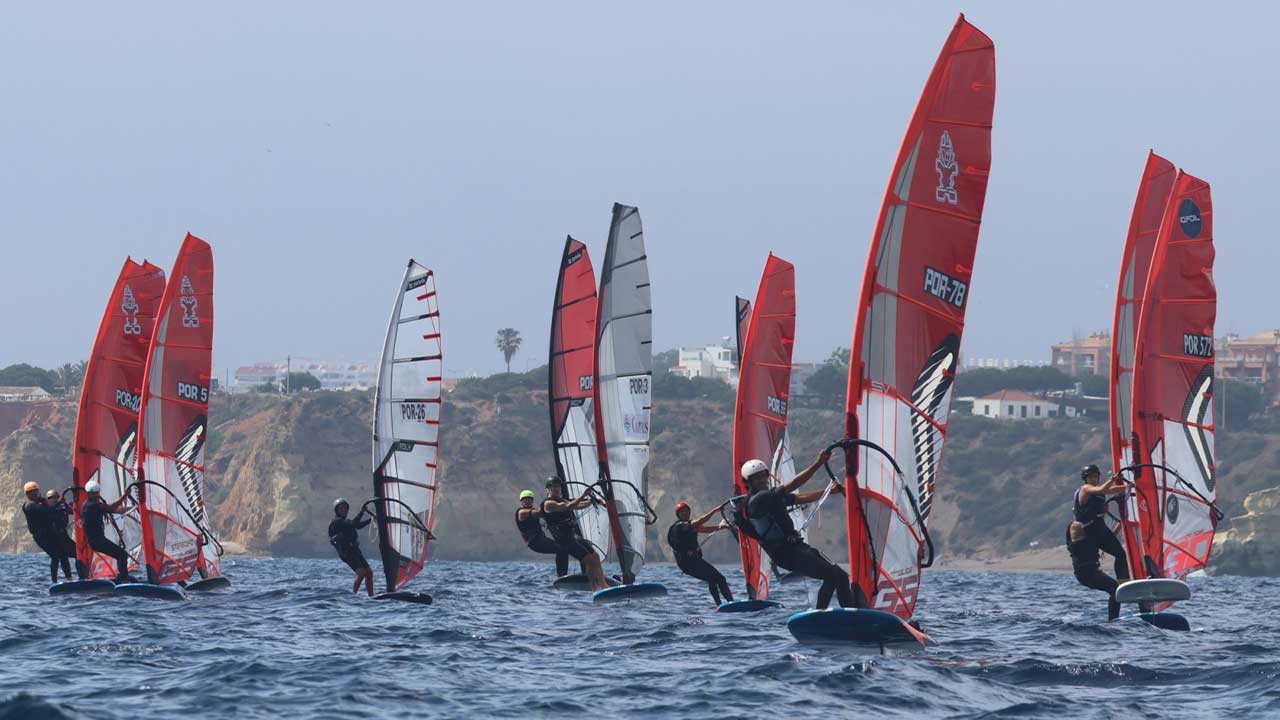 Corrida da Liberdade e Europeu de Trampolins lideram agenda de abril em Portimão com 700 ginastas, windsurf, desporto motorizado e atividades gratuitas.