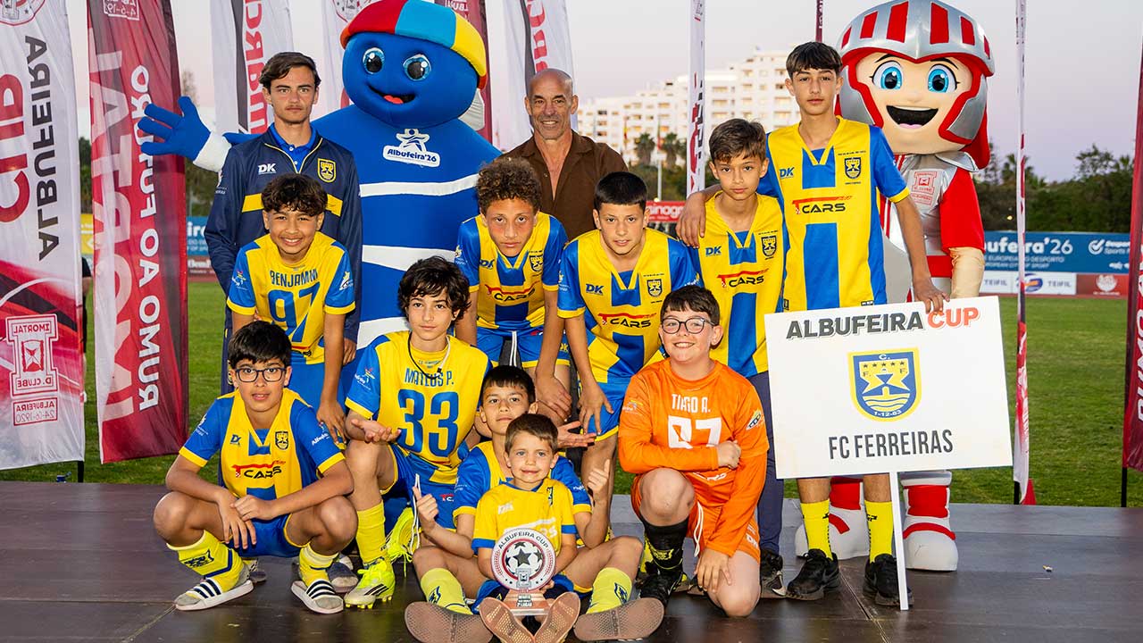 Albufeira Cup reuniu mais de 850 jovens e 60 equipas em quatro dias, com jogos no Estádio Fernando Barata e no Campo da Palmeira.