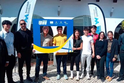 Alunos de Ayamonte conhecem mercado de trabalho no Algarve com visitas a empresas de turismo e restauração, num programa que cruza formação e experiência prática.