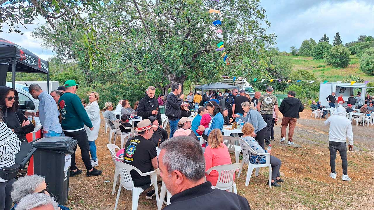Festa do Cerro da Cabeça regressa a Moncarapacho com piquenique, folar e caracóis numa tradição com mais de 70 anos celebrada após a Páscoa.