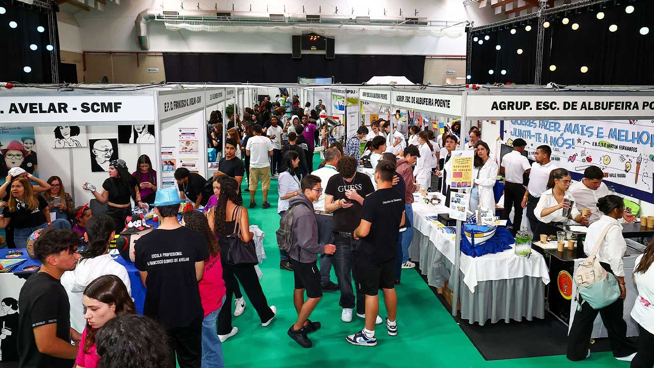 OPTO leva milhares de jovens a Albufeira com 60 expositores e atividades ligadas ao ensino, formação e escolhas para o futuro.