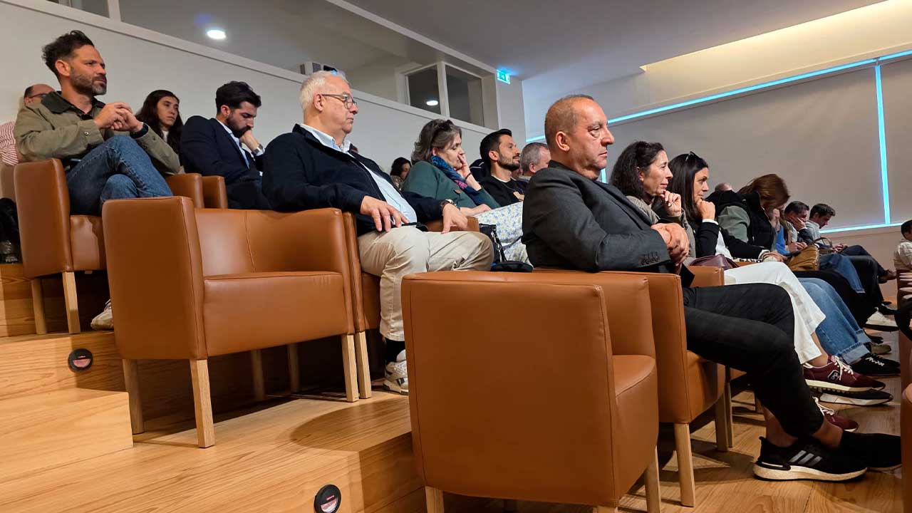 Olhão participa em seminário nacional com mais de 50 municípios para reforçar cooperação em políticas de desporto e ação social.