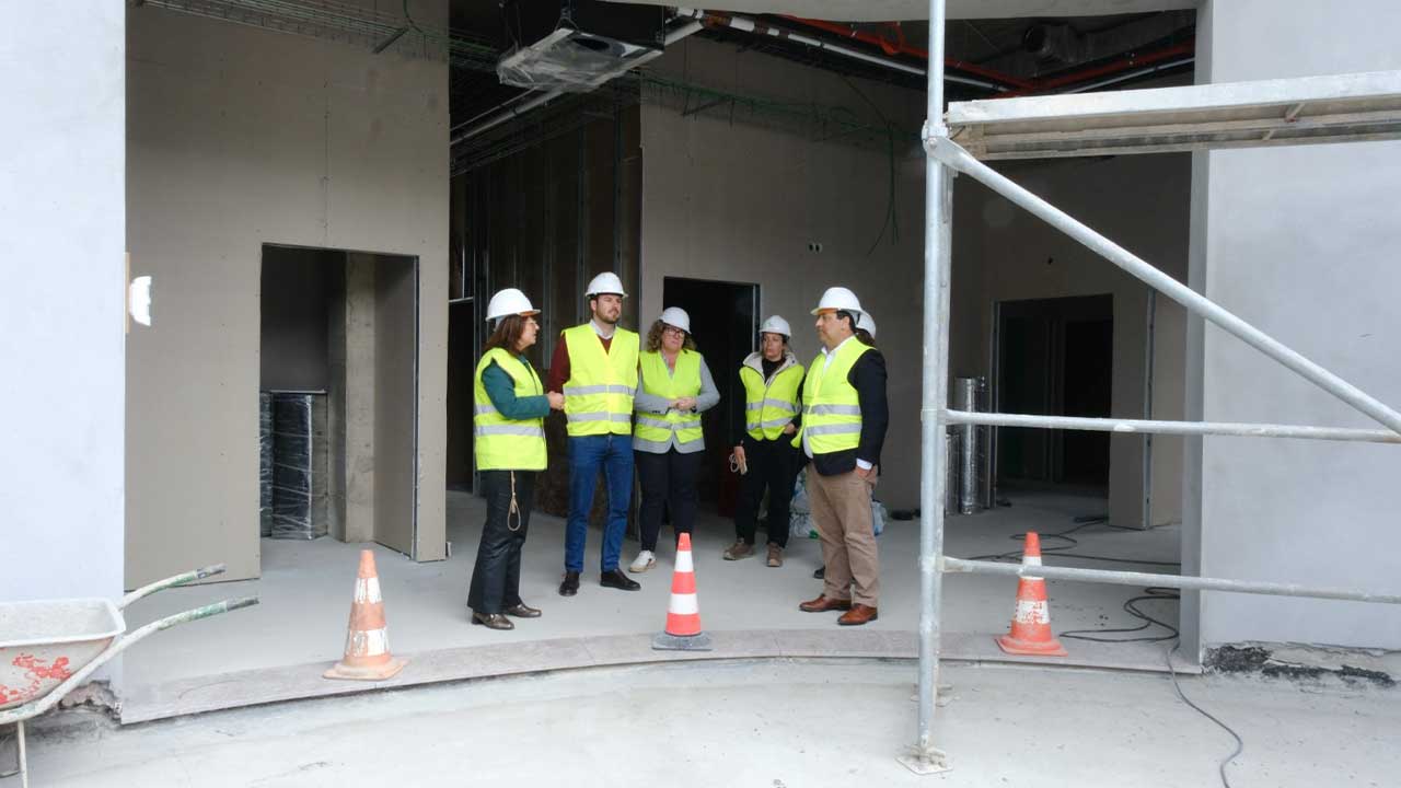 São Brás de Alportel visita obras da nova Unidade de Saúde Familiar, investimento financiado pelo PRR que reforça cuidados de saúde no concelho.