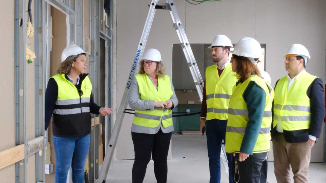 São Brás de Alportel visita obras da nova Unidade de Saúde Familiar, investimento financiado pelo PRR que reforça cuidados de saúde no concelho.