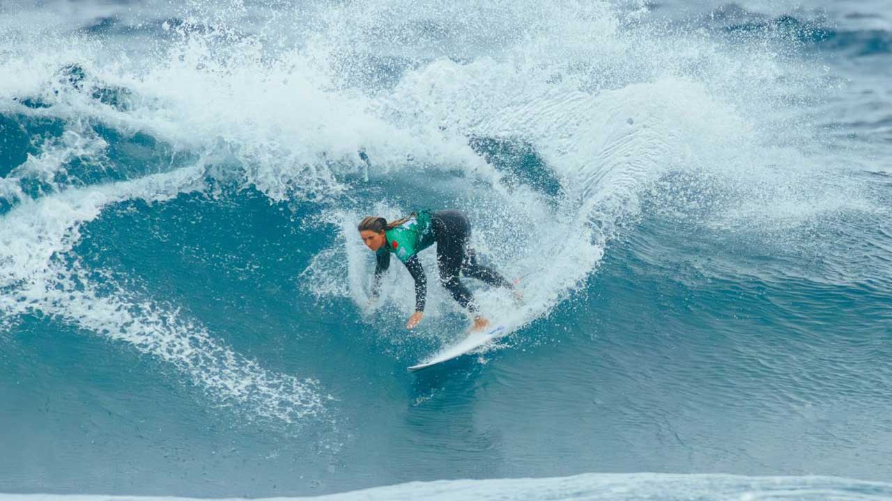 Yolanda Hopkins, surfista algarvia, terminou no top 10 no Margaret River Pro, após ser eliminada nos oitavos-de-final da etapa do circuito mundial.