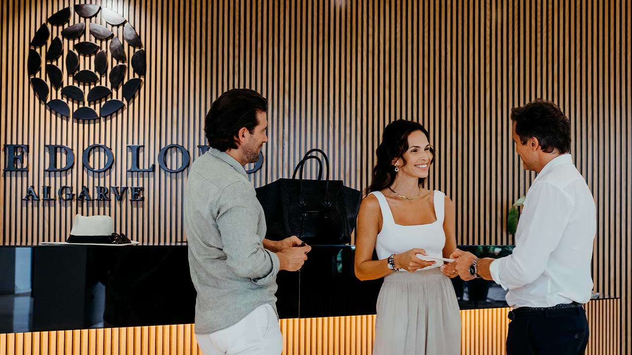 Vale do Lobo lança concierge digital com IA para hóspedes e compradores, disponível 24 horas, com acesso a serviços e experiências no resort.