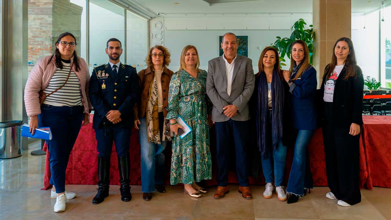 Olhão promove ações de prevenção dos maus-tratos na infância em abril, com dança, laços azuis e iniciativas nas escolas para sensibilizar a comunidade.
