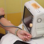 Loulé realiza 150 rastreios no Dia do Doente com AVC, com medição de pressão arterial e glicémia para avaliar risco vascular da população.