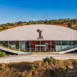 O sistema EES tem provocado longas filas no Aeroporto de Faro e a AHETA quer medidas urgentes para as evitar no verão.